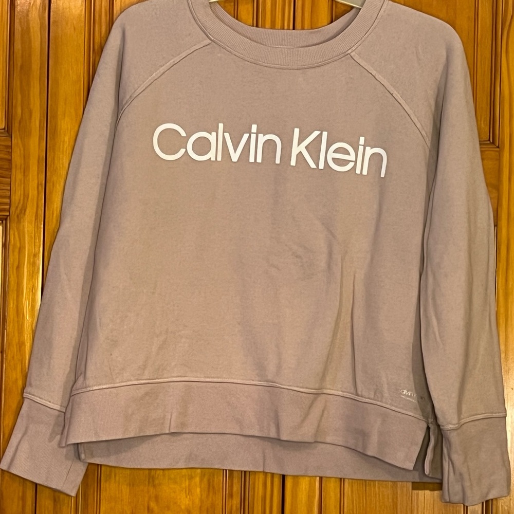 Calvin Klein Pink Cropped sweatshirt
